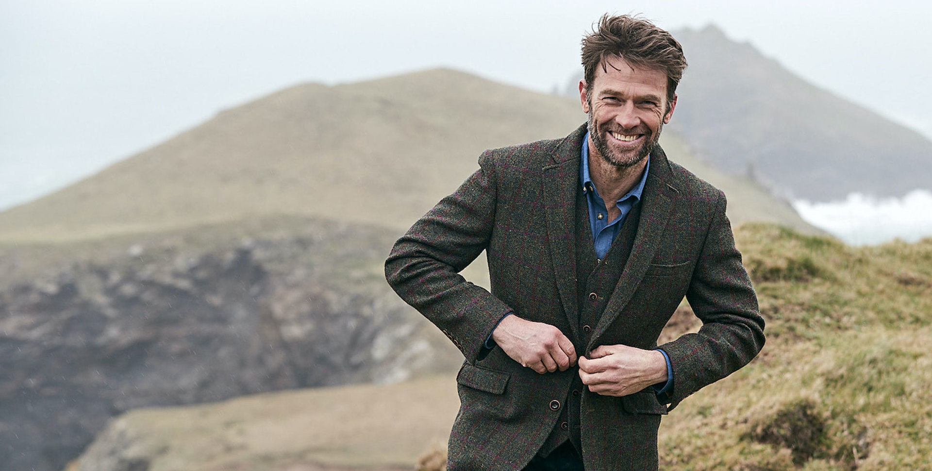 Buy authentic Harris Tweed, Harris and Herringbone Tweed suits, jackets, trousers skirts, coats and cloth from Scotland at the Harris Tweed Shop